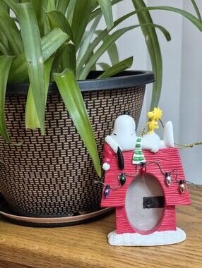 Holiday Snoopy & Woodstock Red Doghouse Picture Ornament. NEW W/O TAGS